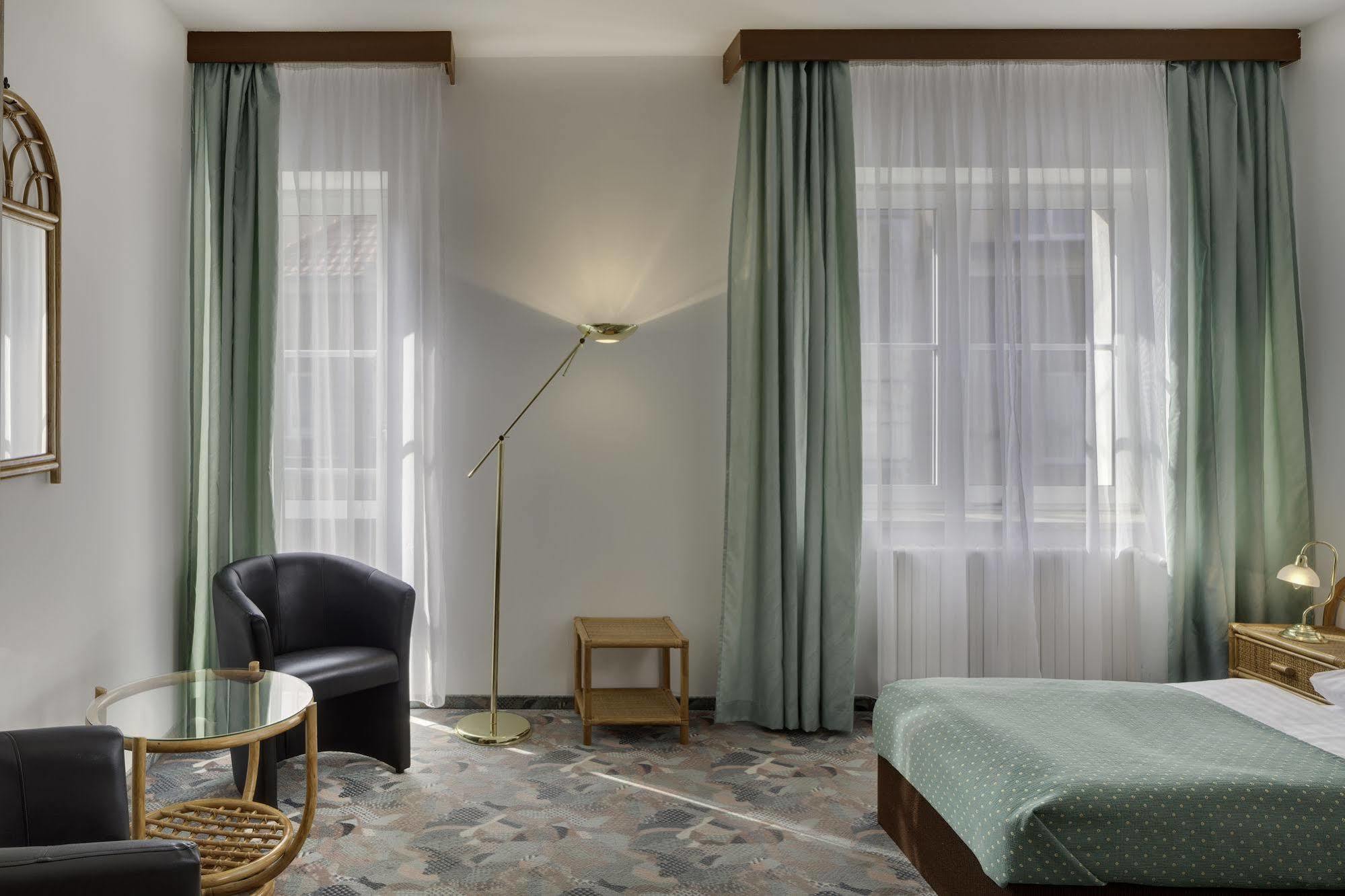 Hotel Otar ปราก ภายนอก รูปภาพ