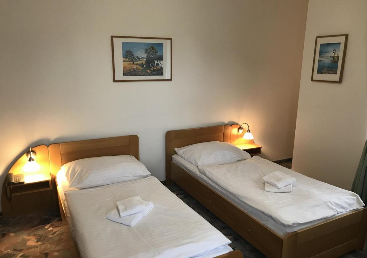 Hotel Otar ปราก ภายนอก รูปภาพ